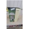 Image 4 : Select Edition SE Solar Light Chinese Lantern with LED Bulb, Polyresin Construction