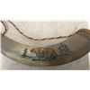 Image 4 : Vintage Pair of Gun Powder Horn Flasks with Larger Horn Featuring a Scrimshaw Style Decoration