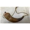 Image 5 : Vintage Pair of Gun Powder Horn Flasks with Larger Horn Featuring a Scrimshaw Style Decoration