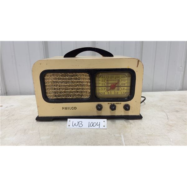 1940's Philco Transitone AM Radio, Wood Cabinet, Powers up & Works
