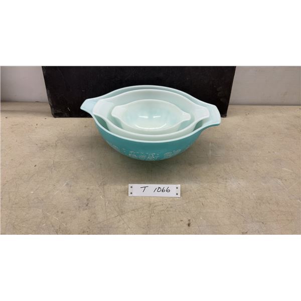 Pyrex Amish Butterprint Cinderella Mixing Bowls, Set of Three