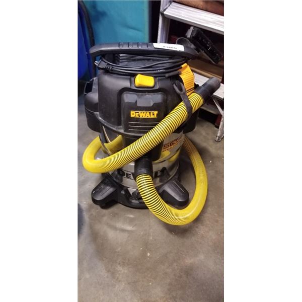 DEWALT 10 GALLON WET DRY SHOP VAC FOR PARTS OR REPAIR