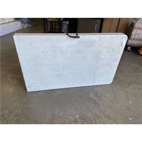 8FT FOLDING MARKET TABLE