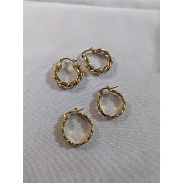 2 PAIRS OF TWISTED DESIGN HOOP EARRINGS