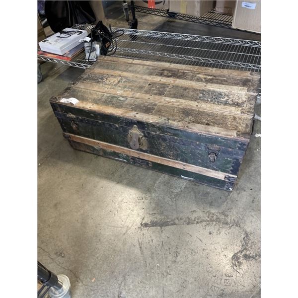 ANTIQUE TRUNK W/ ASSORTED POWER TOOLS