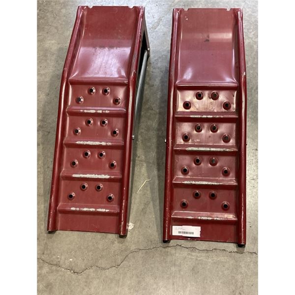 PAIR OF TIRE RAMPS