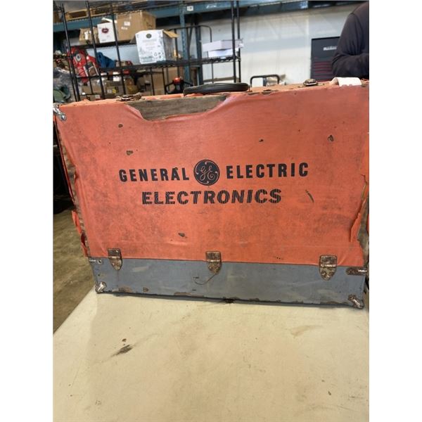 GENERAL ELECTRICS CASE FILLED WITH ELECTRIC TUBES