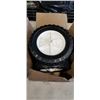 Image 2 : 6 PLASTIC TIRES