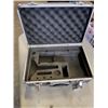 Image 3 : MAKITA BATTERY CHARGER AND HARDSIDE TOOL CASE