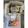 Image 4 : 2 BOXES OF TOOLS AND LIGHT FIXTURE