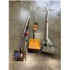 Image 1 : 2 BUNDLES OF GARDEN TOOLS