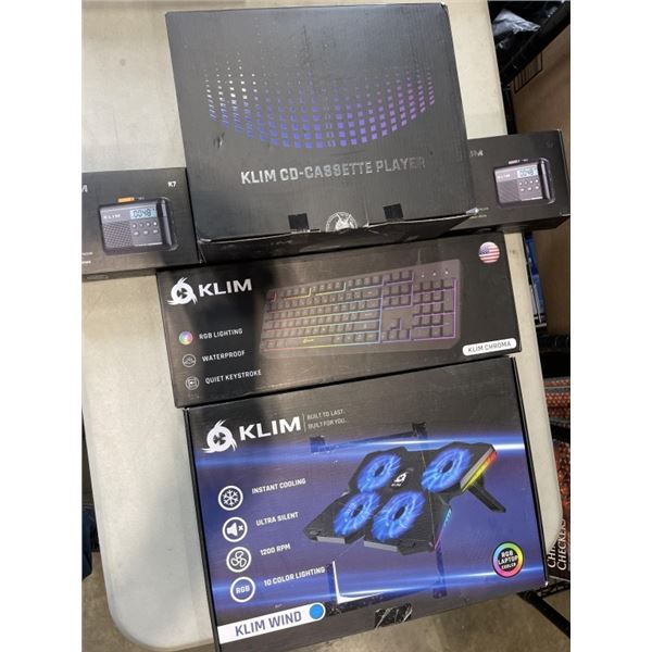 LOT OF ASSORTED KILM ACCESSORIES FOR COMPUTERS INCLUDING BOOMBOXES AND KEYBOARDS