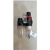 Image 4 : 3 NEW 3-WAY QUICK CONNECTS AND AIR FILTER AND REGULATOR