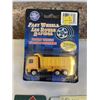 Image 4 : 4 CLASSIC RAILWAY EXPRESS TRUCKS AND 1 DIECAST METAL TRUCK