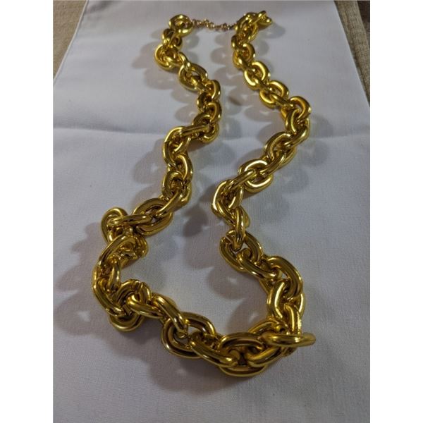 GOLD TONE LINKS NECKLACE