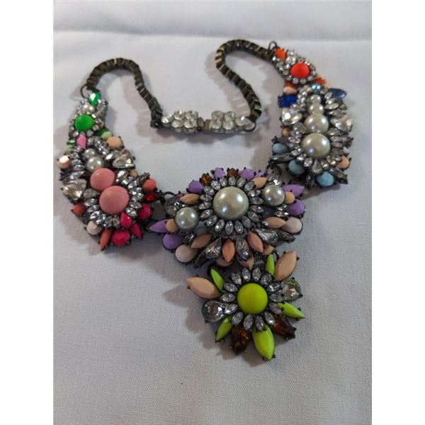 VINTAGE MULTICOLOUR STONES AND PEARLS NECKLACE