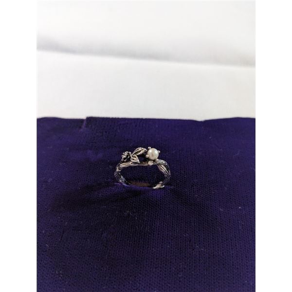 STERLING SILVER W/ PEARL RING SIZE 6.5