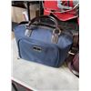 Image 2 : 2 SMALL VINTAGE TRAVEL BAGS
