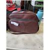 Image 3 : 2 SMALL VINTAGE TRAVEL BAGS