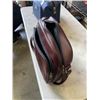 Image 4 : 2 SMALL VINTAGE TRAVEL BAGS