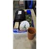 Image 2 : TRAY OF HOUSEHOLD DECOR