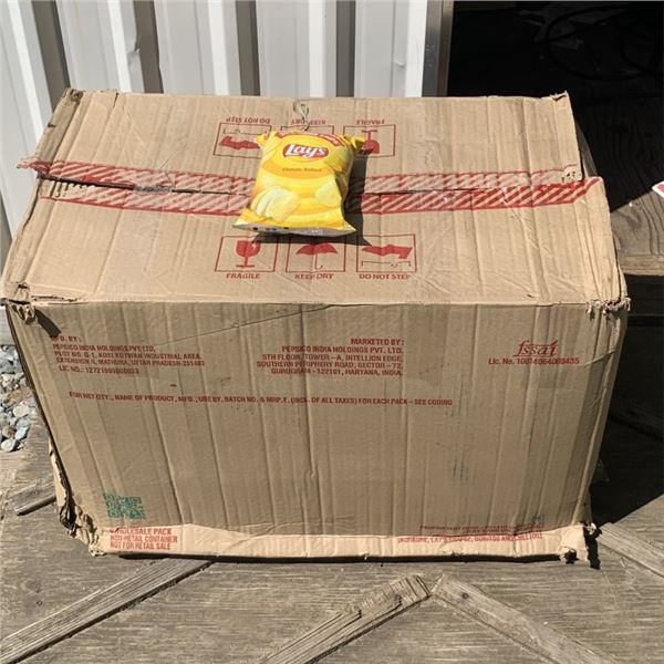 BOX OF LAYS CHIPS CLASSIC SALTED 130 BAGS 48G BB 08/2026