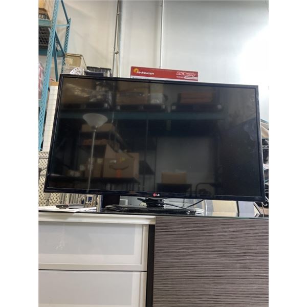 42" LG TV WITH REMOTE CONTROL AND OWNERS MANUAL