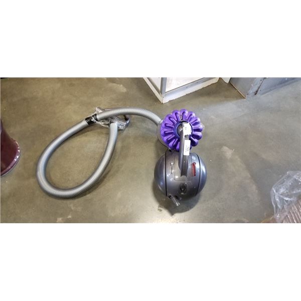 DYSON DC 37 VACUUM