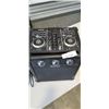 Image 2 : NUMARK DJ TABLE AND SPEAKER