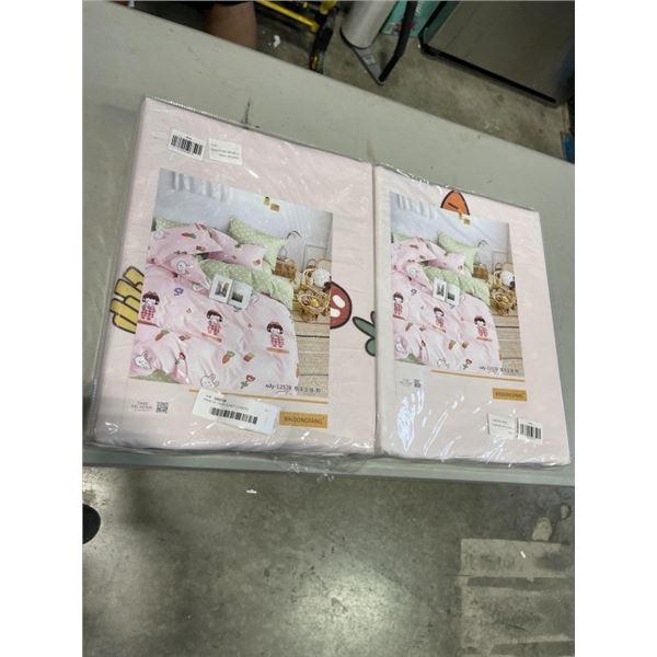 PAIR OF TWIN DUVET COVERS