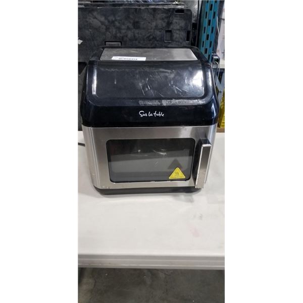SUR LA TABLE MULTIFUNCTIONAL AIR FRY OVEN MODEL SLT-1807. WORKING