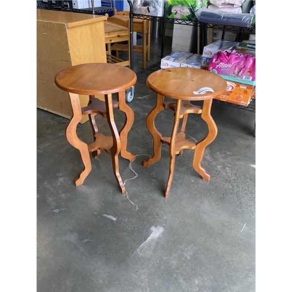 PAIR OF ROUND PARLOUR TABLES