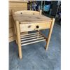Image 4 : PAIR OF PINE SIDE TABLES