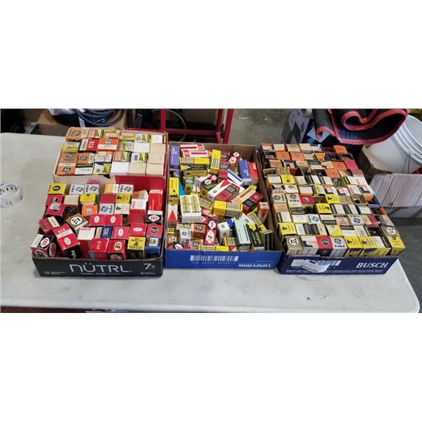 APPROX 300 VINTAGE COLLECTIBLE ELECTRONICS TUBES