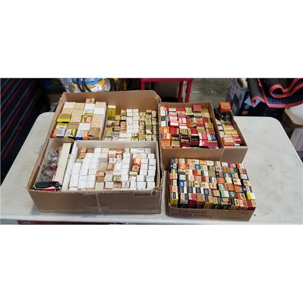 APPROX 300 VINTAGE COLLECTIBLE ELECTRONICS TUBES