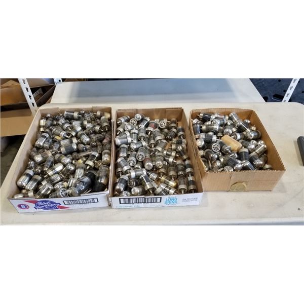 APPROX 300 VINTAGE COLLECTIBLE ELECTRONICS TUBES