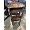 Image 1 : SMALL VINTAGE WRITING DESK