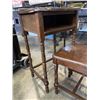 Image 3 : SMALL VINTAGE WRITING DESK