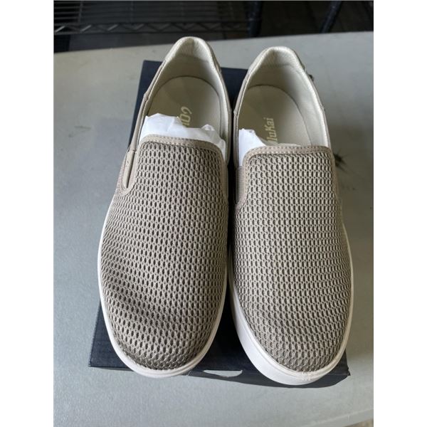 NEW OLUKAI LAE'AHI SIZE 8 MENS SHOES. CLAY/CLAY COLOR