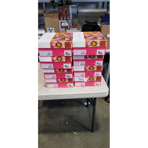 8 PAIRS WOMANS SHOES. VARIOUS SIZES