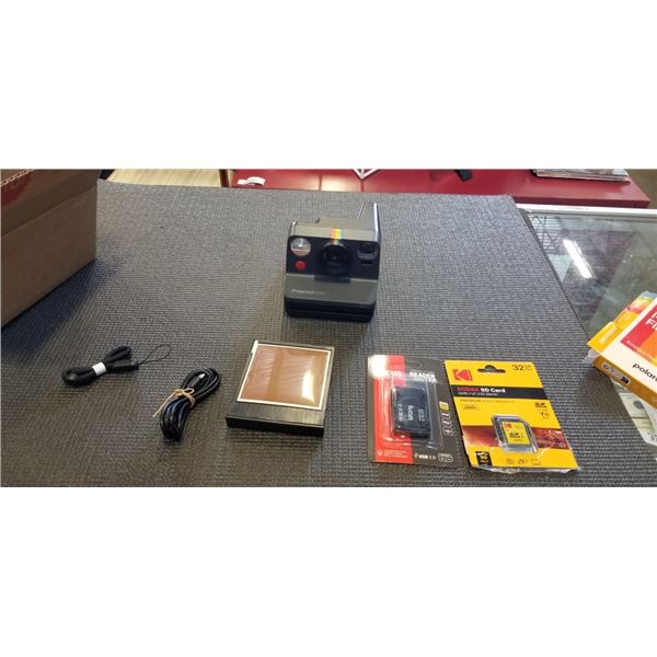 KODAK POLAROID CAMERA, SD CARD 3GB AND SD READER