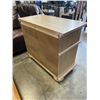 Image 4 : AMERICAN DREW 2 DOOR AND 1 DRAWER CABINET
