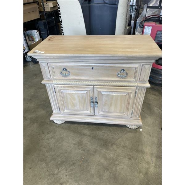 AMERICAN DREW 2 DOOR AND 1 DRAWER CABINET