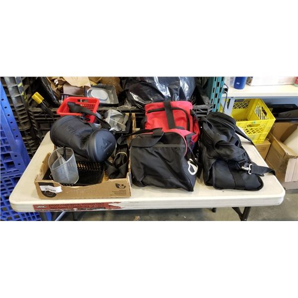 LOT OF BAGS AND TRAY OF BASKETS