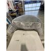 Image 2 : LARGE UGG BACK PILLOW