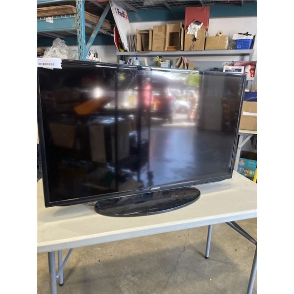 SAMSUNG 40 INCH TV ON STAND