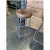 Image 3 : 4 VINTAGE BROWN LEATHER BAR STOOLS