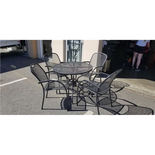 METAL PATIO TABLE W/ 4 CHAIRS