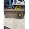 Image 1 : VINTAGE SPARTON RADIO
