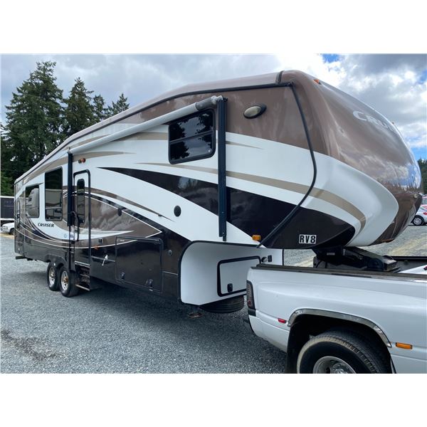PARKSVILLE - 2012 CRUISER TRAVEL TRAILER WHITE - P009906